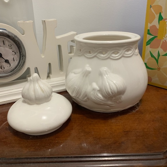 Garlic Storage Jar w/ Removable Lid “NWT” - Picture 4 of 9